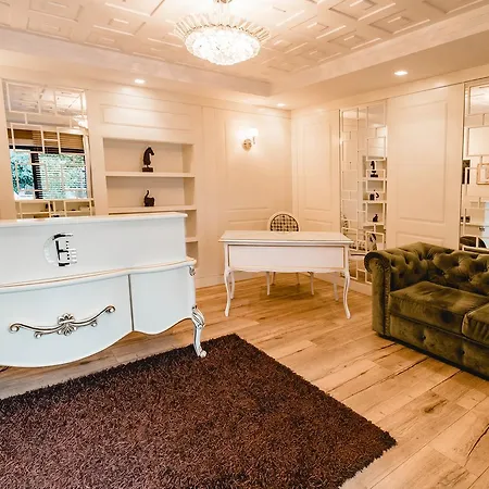 House & Restaurant Szálloda 4*