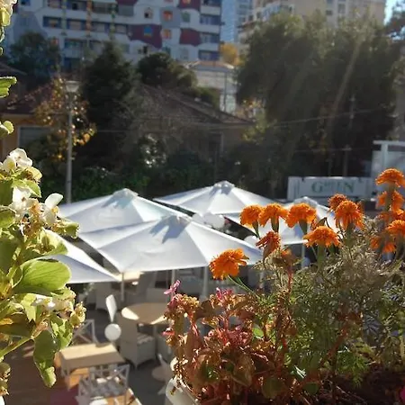 ومطعم غرين هاوس فندق تيرانا