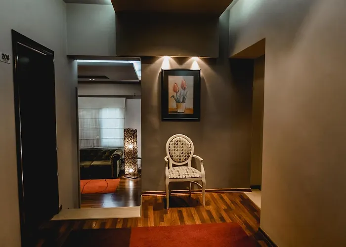 House & Restaurant Отель Тирана