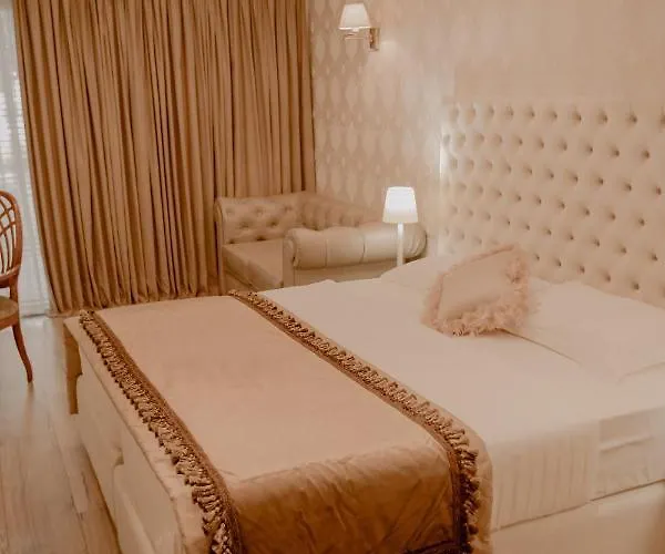 House & Restaurant 4* Тирана