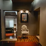 House & Restaurant 酒店 地拉那
