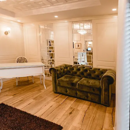 House & Restaurant Τίρανα