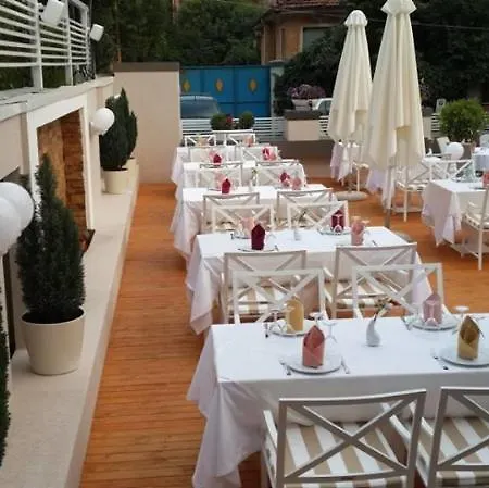 Ξενοδοχείο House & Restaurant Τίρανα