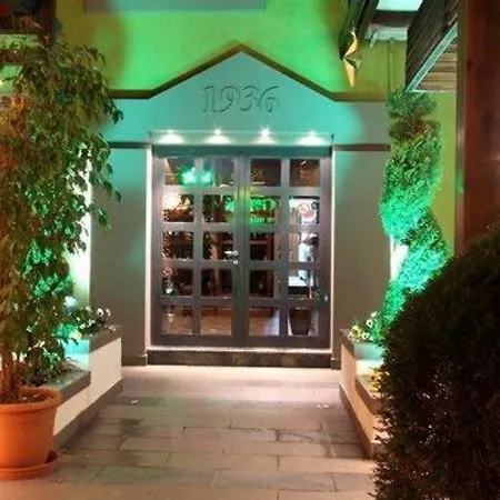 House & Restaurant Τίρανα