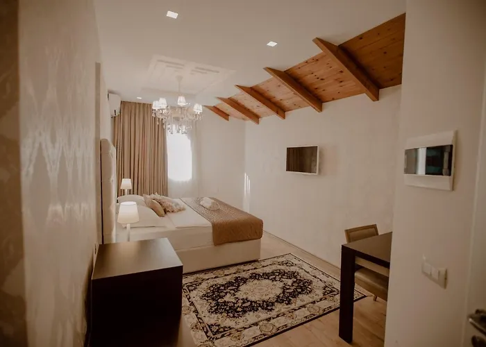 מלון House & Restaurant 4*