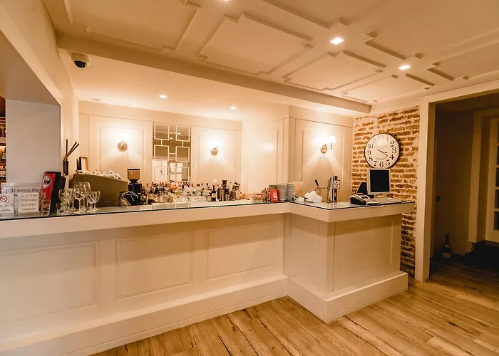 House & Restaurant מלון טיראנה