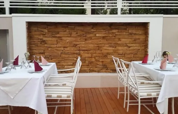 House & Restaurant טיראנה