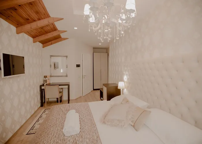 House & Restaurant 4* טיראנה